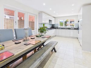 KITCHEN/BREAKFAST ROOM- click for photo gallery